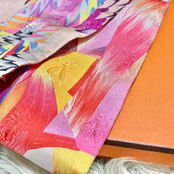 SUPER RARE 2022 version Hermes marble silk twilly with bees - Picture 2 of 6